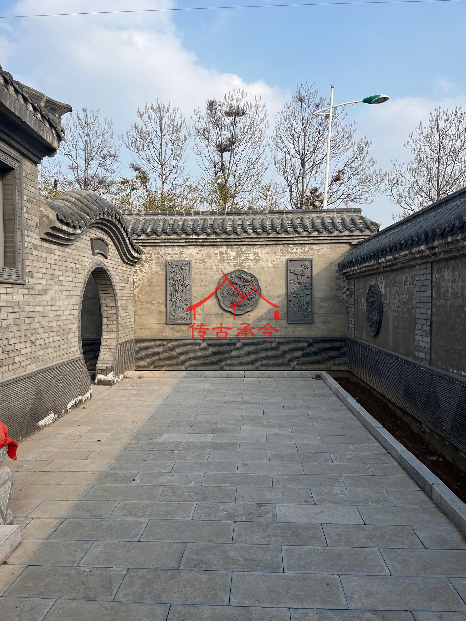 中式庭院院墻、傳統(tǒng)合院月亮門(mén)空間、青磚庭院過(guò)渡區(qū)