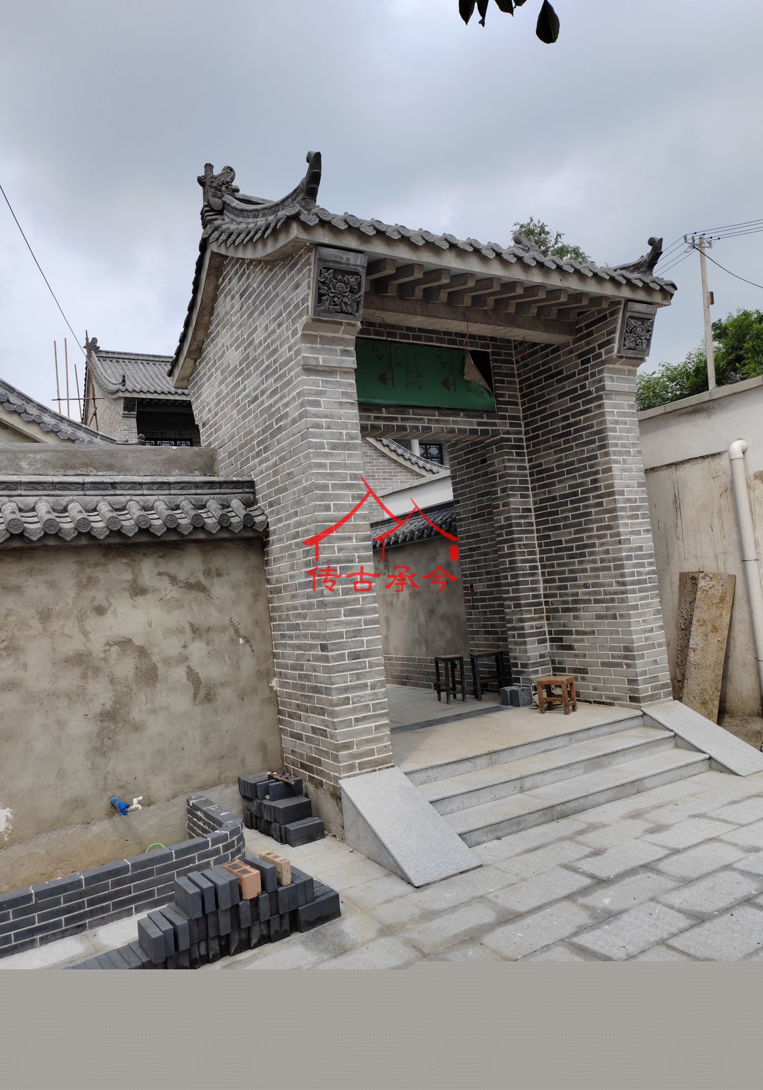 中式光亮大門線條優(yōu)美