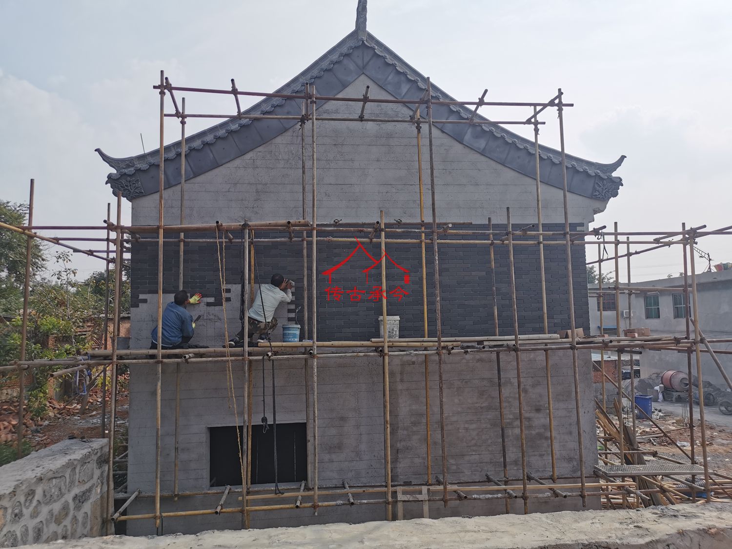 中式建筑外立面施工、仿古門頭磚面鋪貼、傳統(tǒng)建筑外墻裝修