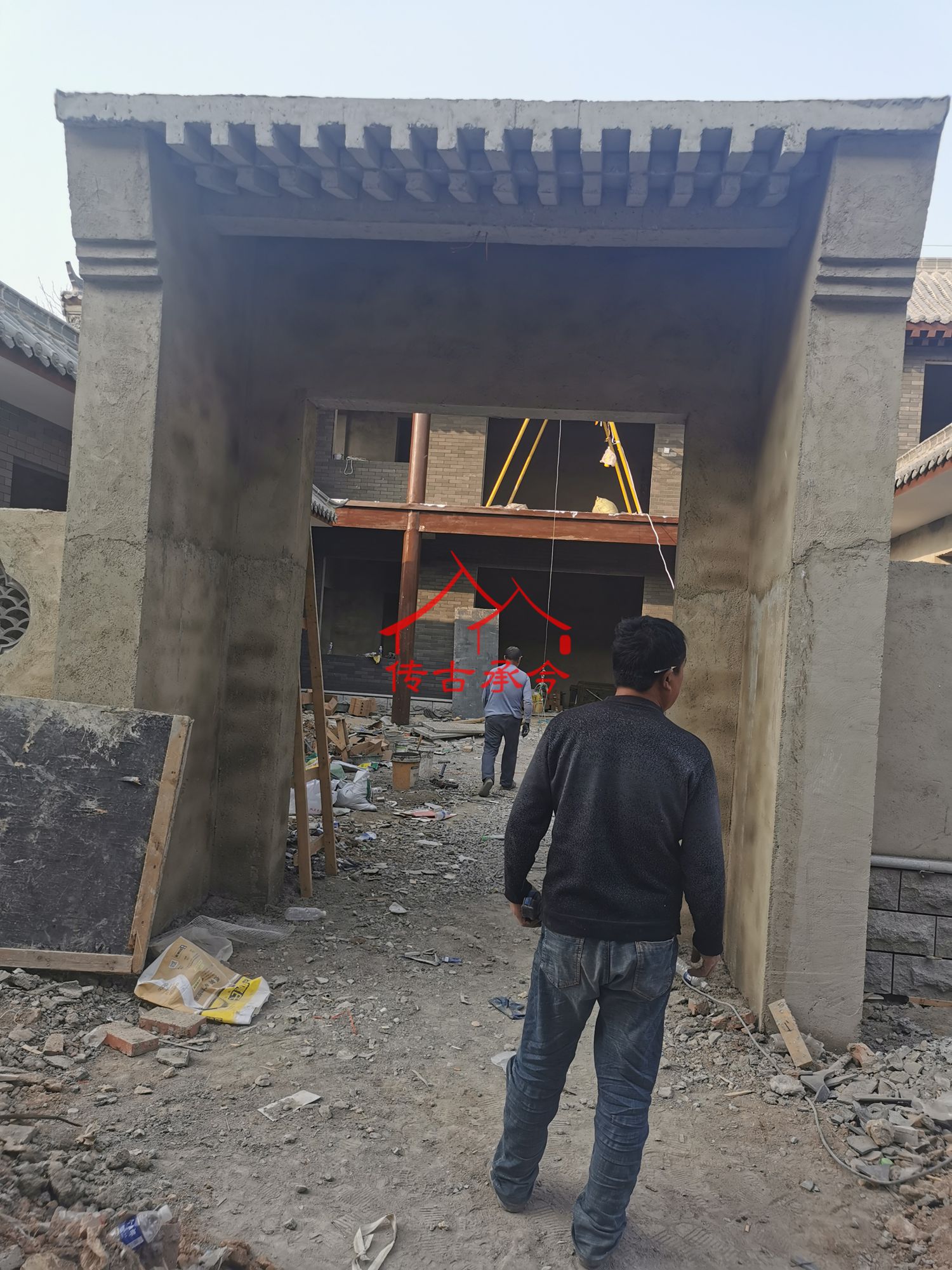 中式門廊施工現(xiàn)場(chǎng)、傳統(tǒng)宅院門頭施工、新中式建筑門頭澆筑