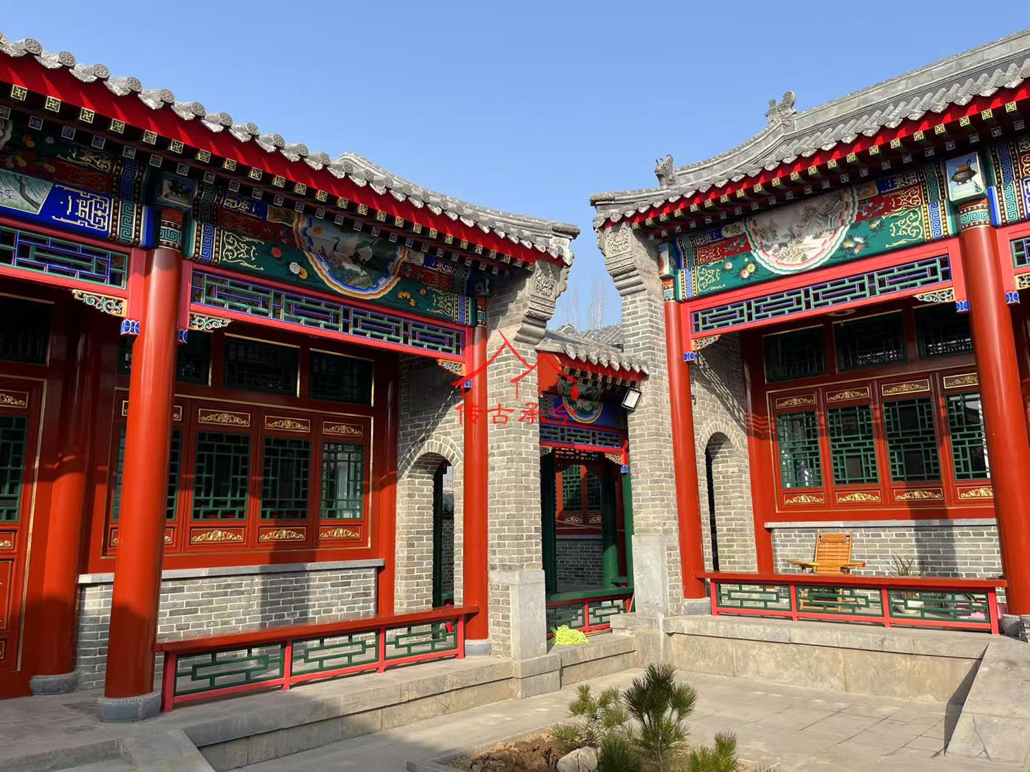 中式彩繪庭院、傳統(tǒng)四合院連廊、仿古宅院建筑外觀